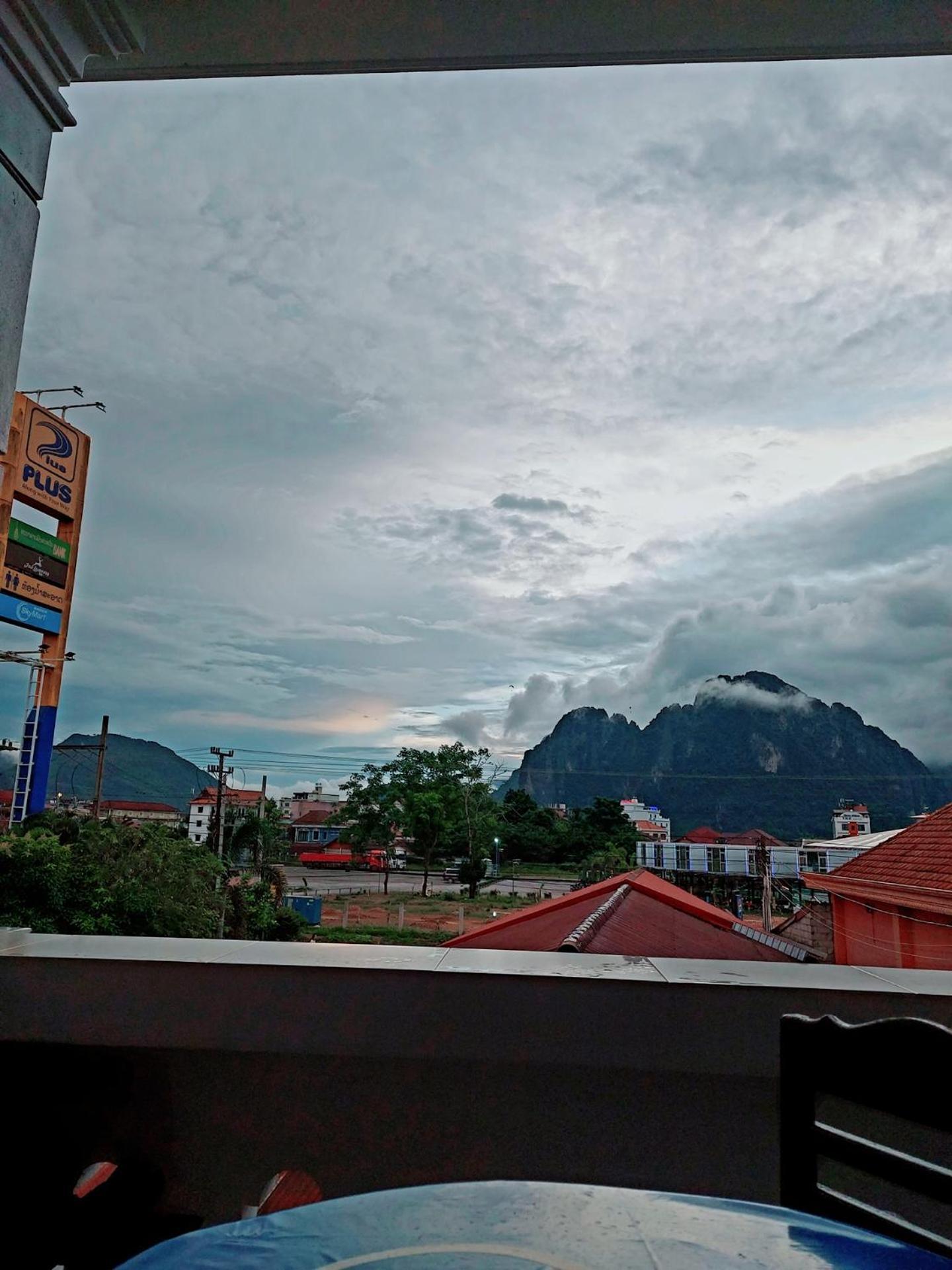 Inthavong Hotel/Guest House Vang Vieng Exterior foto